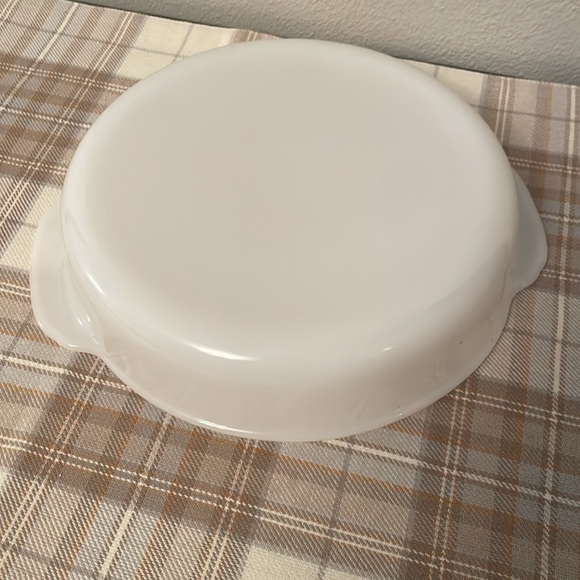Vintage 50’s Fire King White Milk Glass 8” Round Baking Dish with Handles - Picture 3 of 8